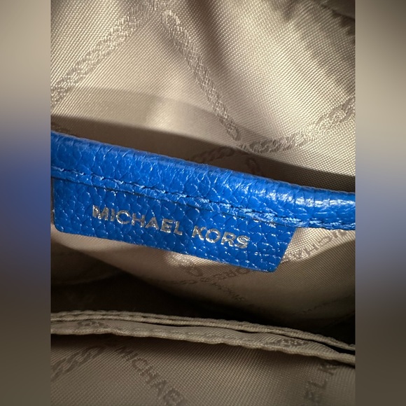 MICHAEL KORS BLUE CROSSBODY - Picture 8 of 11